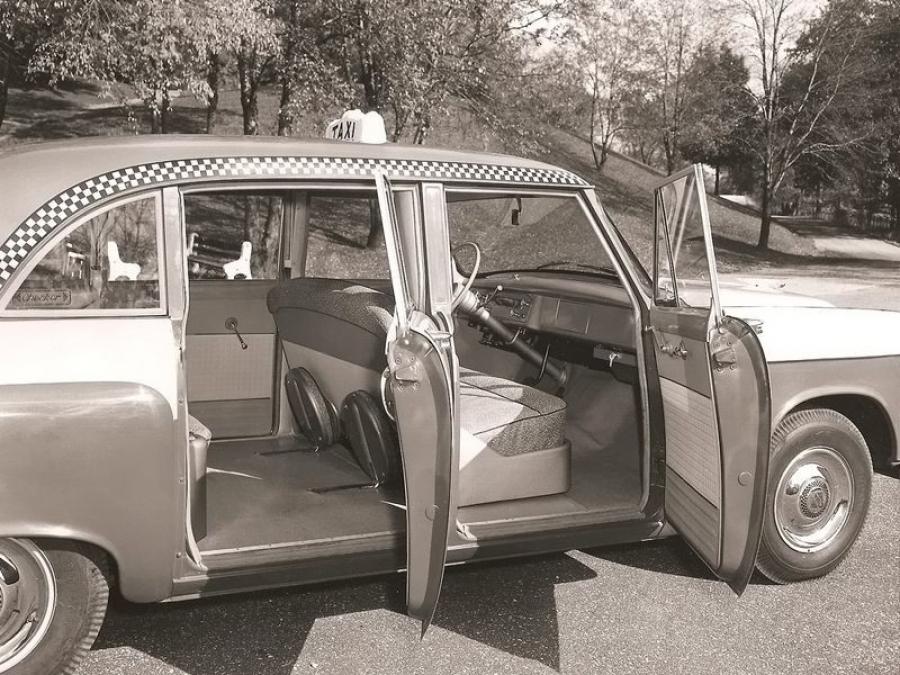  Checker Model A8 Taxi Cab 1956 года  (фото 4 из 10)